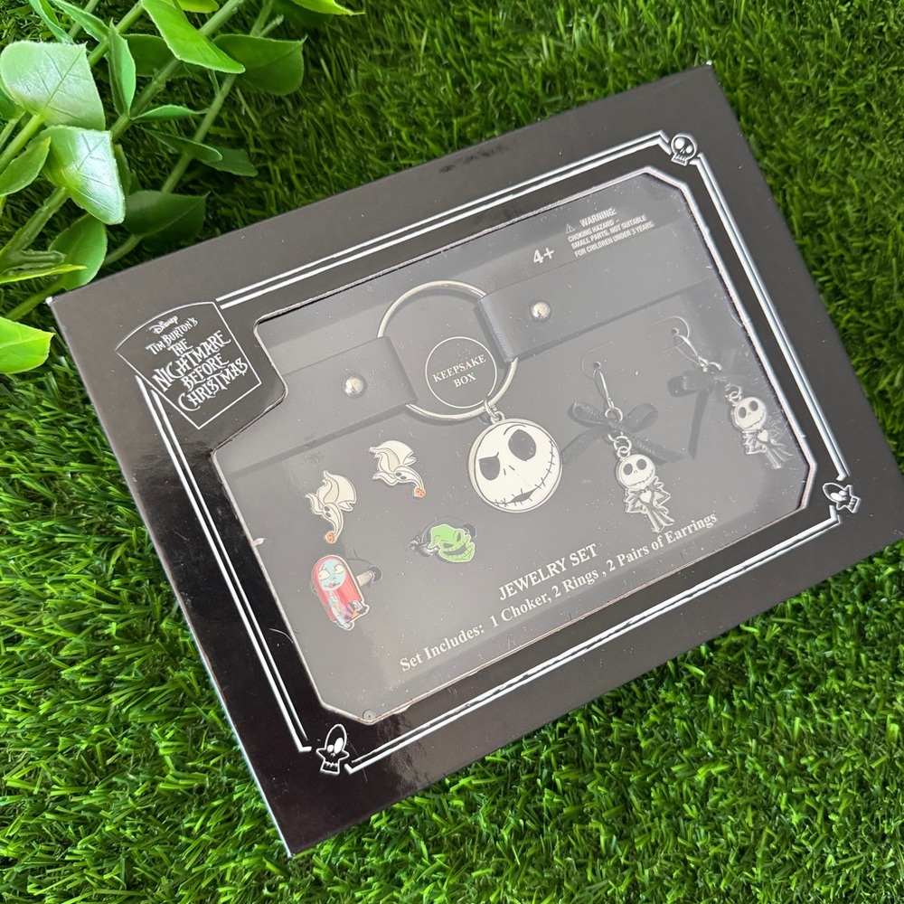 New! Nightmare Before Christmas Jewelry Set!